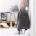 Imagen de Mochila maternal vegana Estocolmo incluye cambiador y ganchos para el coche