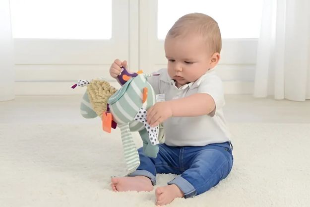 Imagen de Lucy la llama con texturas y sonidos Dolce Toys