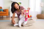 Imagen de Colgante sensorial Mi primera muñeca Emily