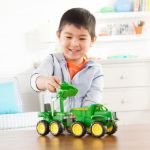 Imagen de Tractor excavador y camión volquete John Deere