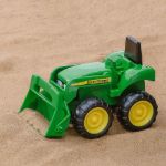 Imagen de Tractor excavador y camión volquete John Deere
