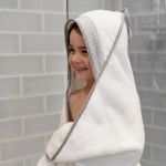 Imagen de Toalla grande de baño con mordillo  Doomoo- blanco