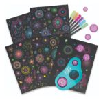 Imagen de Cuaderno con hojas negras, pegotines y la lapiceras multicolores