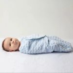 Imagen de Saco Sobre Dormir Super Suave Con Velcro Swaddle Buba Bebes-Gris