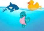 Imagen de Juguetes para el agua a cuerda: caballito de mar, cocodrilo, pato, ballena